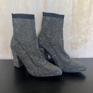 12 Thompson Stretch Boots Black Heels 6.5